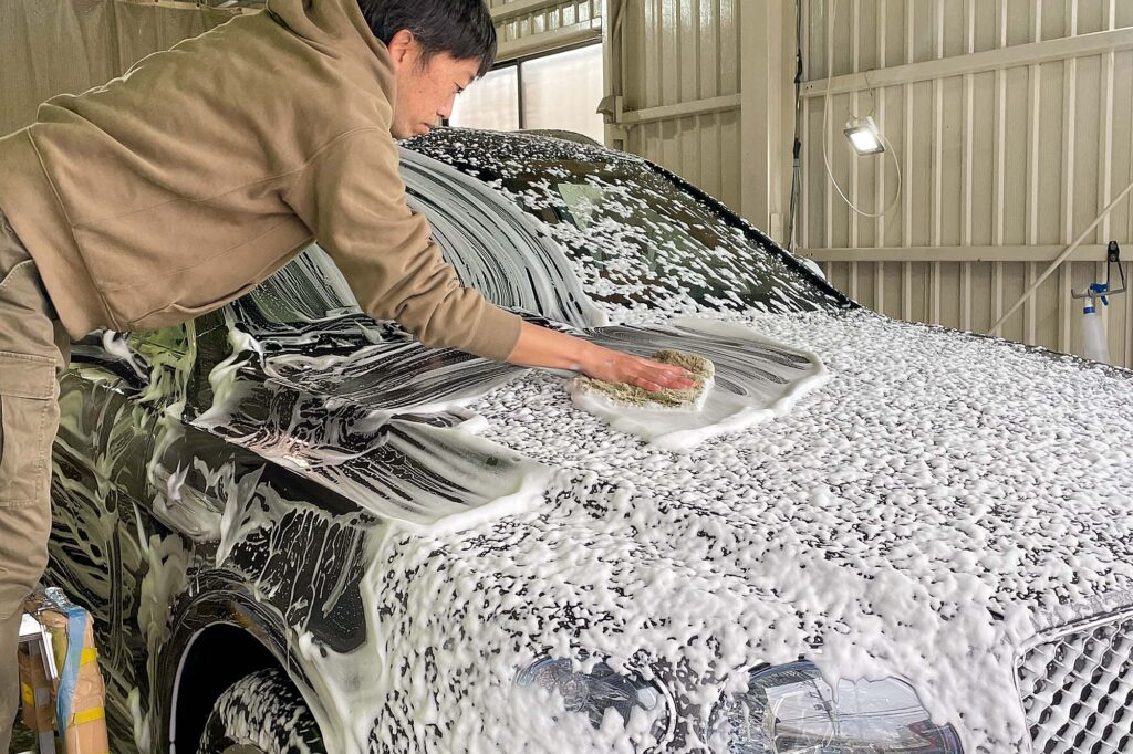 手洗い洗車の流れ3 - 泡で洗車